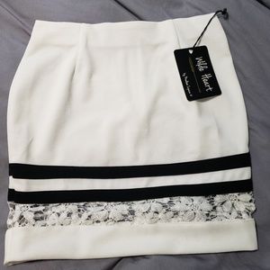 Wilde Heart Lace Peekaboo Mini Skirt Size‎ large